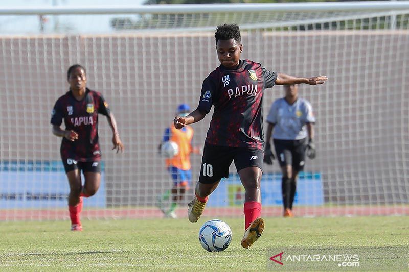 Gol indah Liza Armanita antar Papua juarai sepak bola putri PON Papua
