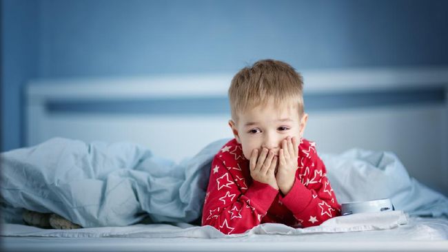 7 Hal yang Mungkin Jadi Penyebab Anak Muntah Malam Hari, Jangan Panik Bun