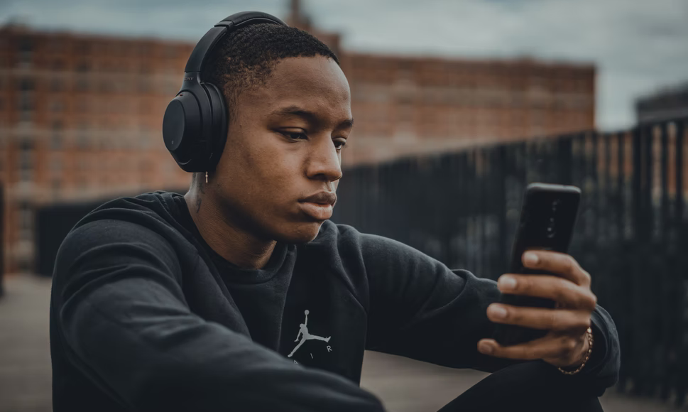 Headphones Terbaik di 2021 - Teknologi.id