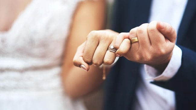 Menikah Beda Agama, Pasangan Pengantin Ini Lakukan Pemberkatan dan Akad Nikah Bun