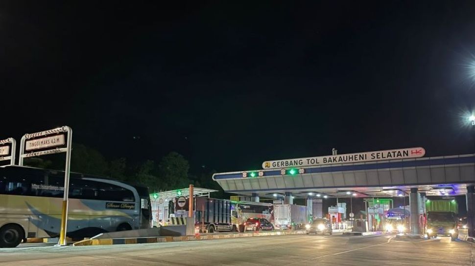 Lebih Dari 16 Ribu Kendaraan Memadati Tol Trans Sumatera, Puncak Pada Jumat Malam