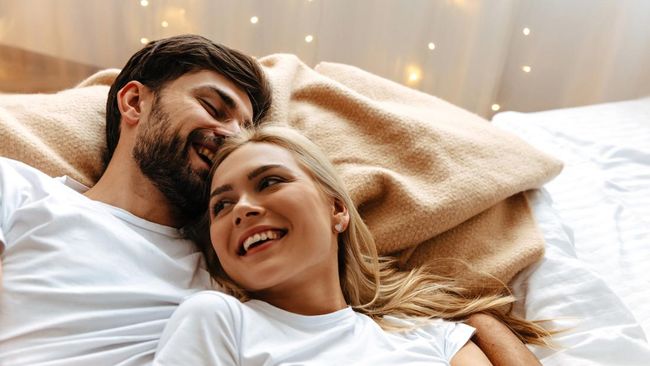 6 Cara Memuaskan Suami Menurut Islam Saat Hubungan Seks, Sudah Tahu Bun?