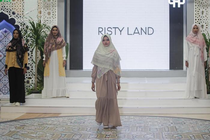 Risty Tagor Luncurkan Koleksi Busana Muslim dengan Desain Simpel dan Kalem, Khusus Sambut Lebaran 2022