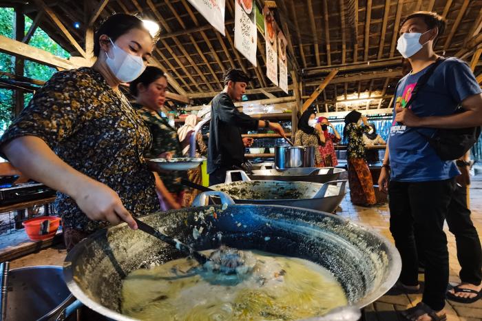 Keren! Wisata Kuliner Menyatu dengan Suasana Perkampungan di Tangsel, Ini Foto-fotonya