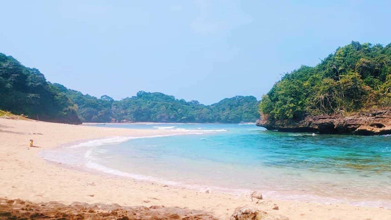 Pantai Bantol - Pesona Pantai Dengan Paduan Pantai, Goa Dan Hutan Bakau Yang Mengesankan
