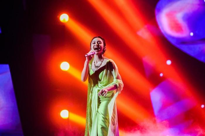 Foto-Foto Mahalini di Result and Reunion Show Indonesian Idol 2023, Bawakan Lagu Kisah Sempurna