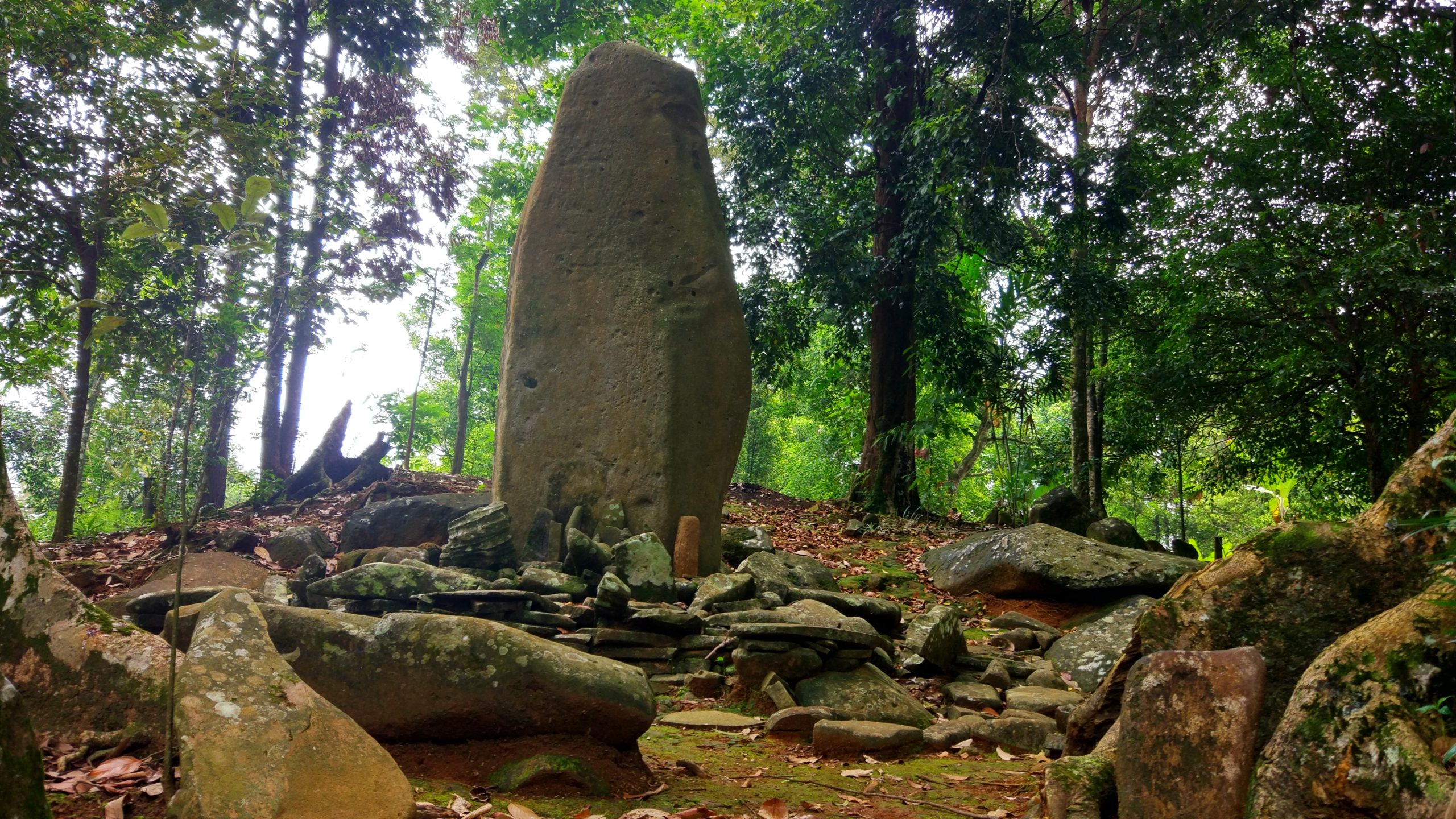 Mengeksplor Situs Cengkuk Yang Bersejarah di Kabupaten Sukabumi