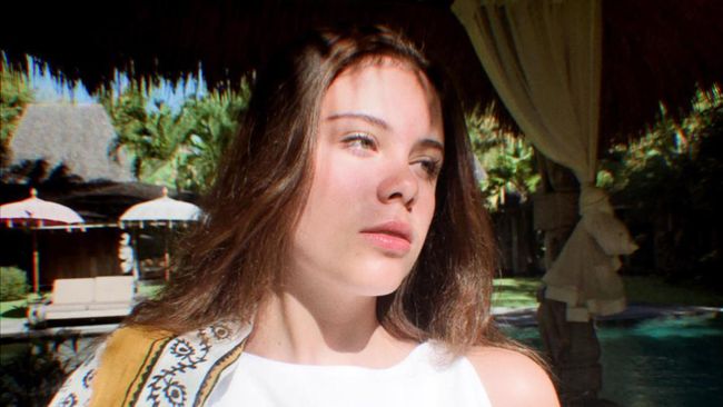 7 Potret Manuella Anak Sophia Latjuba, Tiru Gaya Sang Bunda saat Usia 17 Tahun