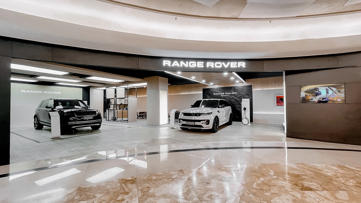 Moto Mobi | Range Rover PHEV Seharga Rp 5 Milyar Mejeng di Butik Mewah