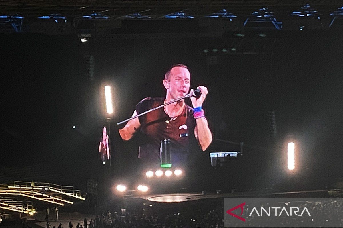 Coldplay buka konser perdananya di Jakarta dengan "Higher Power"